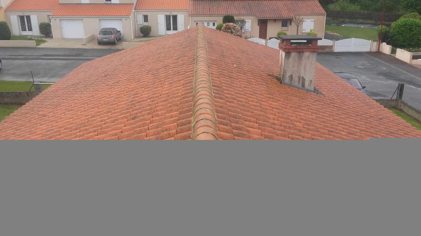 Nettoyage et hydrofuge de toiture sainte eanne 79800 avant